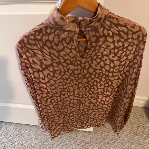 REISS Ella Semi Sheer Burnout Blouse - Picture 4 of 4